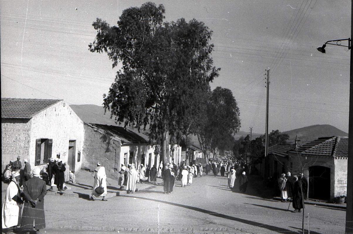 Ammi-moussa 508- Rue du marche COLLECTION DES AMIS DE ND DE SANTA CRUZ.jpg